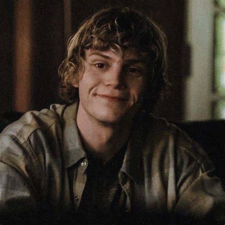 1535482177 evan peters tate langdon scaled