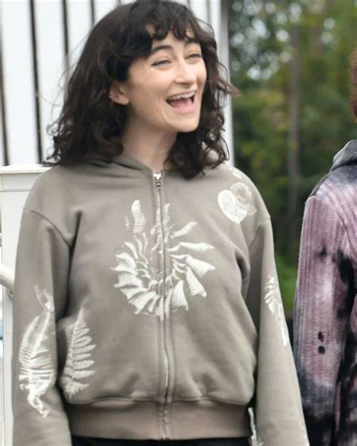 Abby Quinn in Jordan Wilder in Torn Hearts