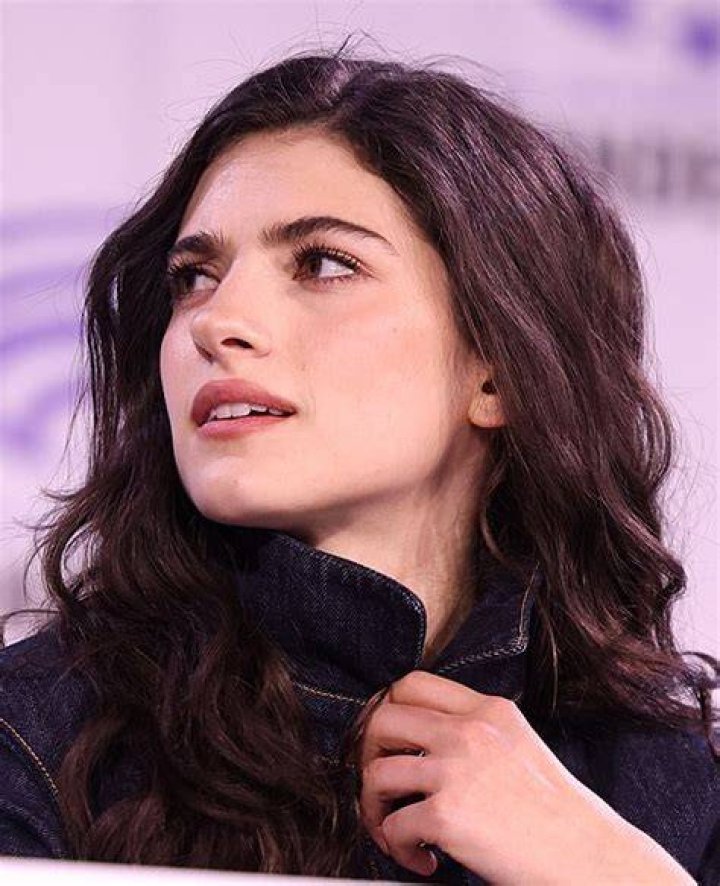 Actress Ella Walker Wiki, Wikipedia, Bio, Biography