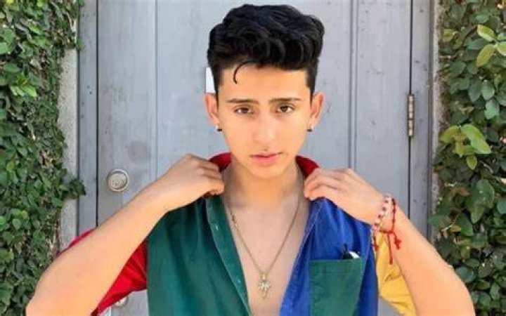 Alex Guzman Biography