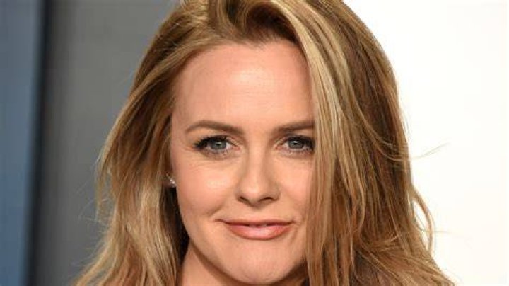 Alicia Silverstone Bra Size, Age, Weight, Height, Measurements