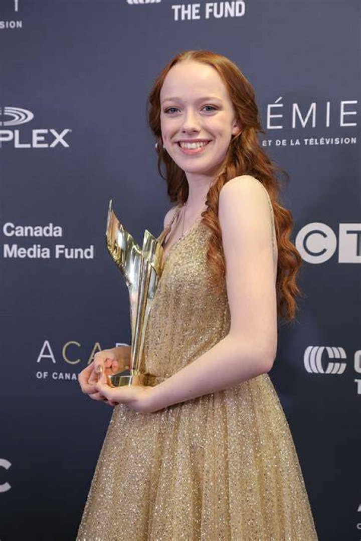 Amybeth McNulty Biography