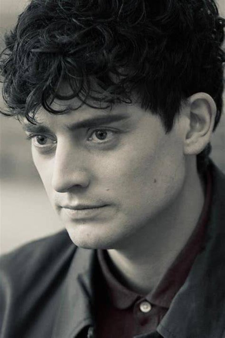 Aneurin Barnard Biography