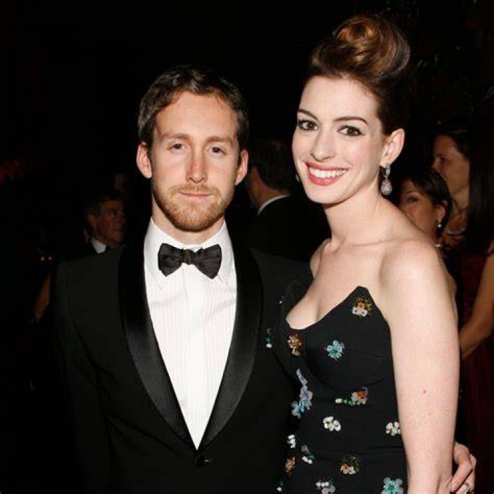 Anne Hathaway Husband celebzbiography.com