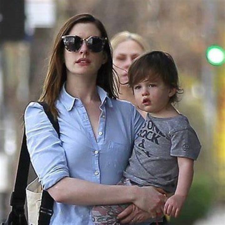 Anne Hathaway Son celebzbiography.com