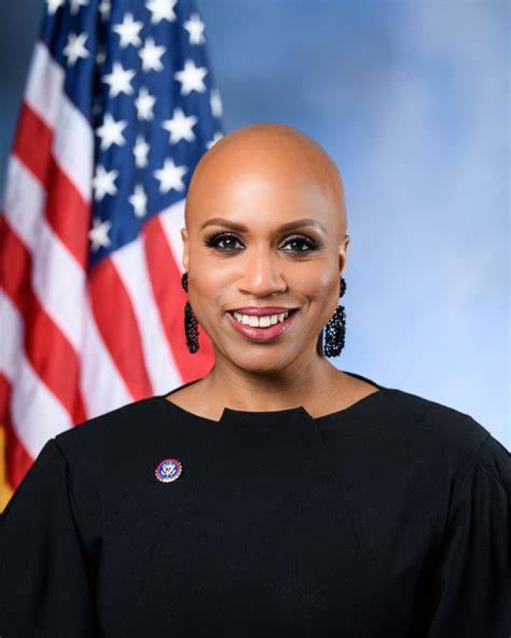 How many children does Ayanna Pressley have? 1 Ayanna Pressley