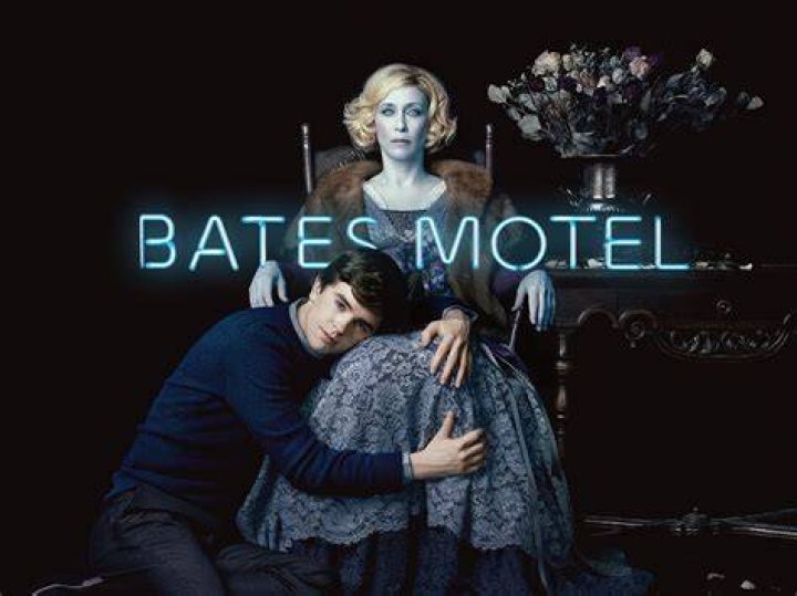 Bates Motel Norman Tries to Warn Dylan