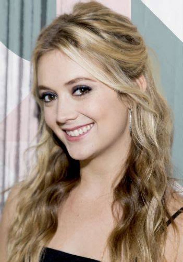 Billie Lourd Bra Size, Age, Weight, Height, Measurements