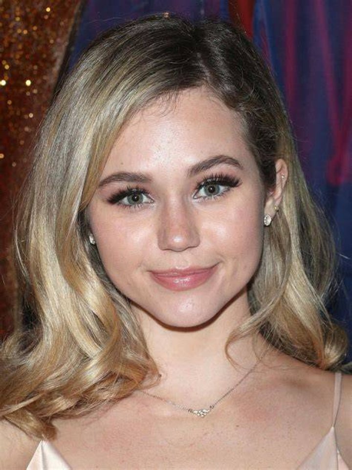 Brec Bassinger Wiki, Age, Boyfriend, Height, Net Worth, Diabetes & More 1 Brec Bassinger in Childhood