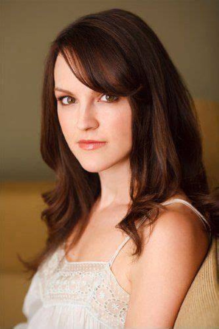 Carla Gallo Bra Size, Age, Weight, Height, Measurements