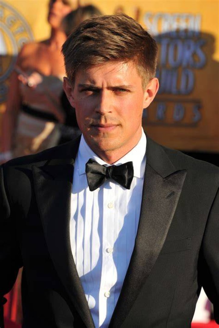 Chris Lowell Age, Weight, Height, Measurements