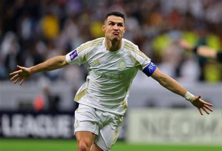 Are Cristiano Ronaldo's twins adopted? 1 Cristiano Ronaldo 1