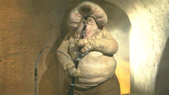 Droopy McCool playing his chindinkalu flute