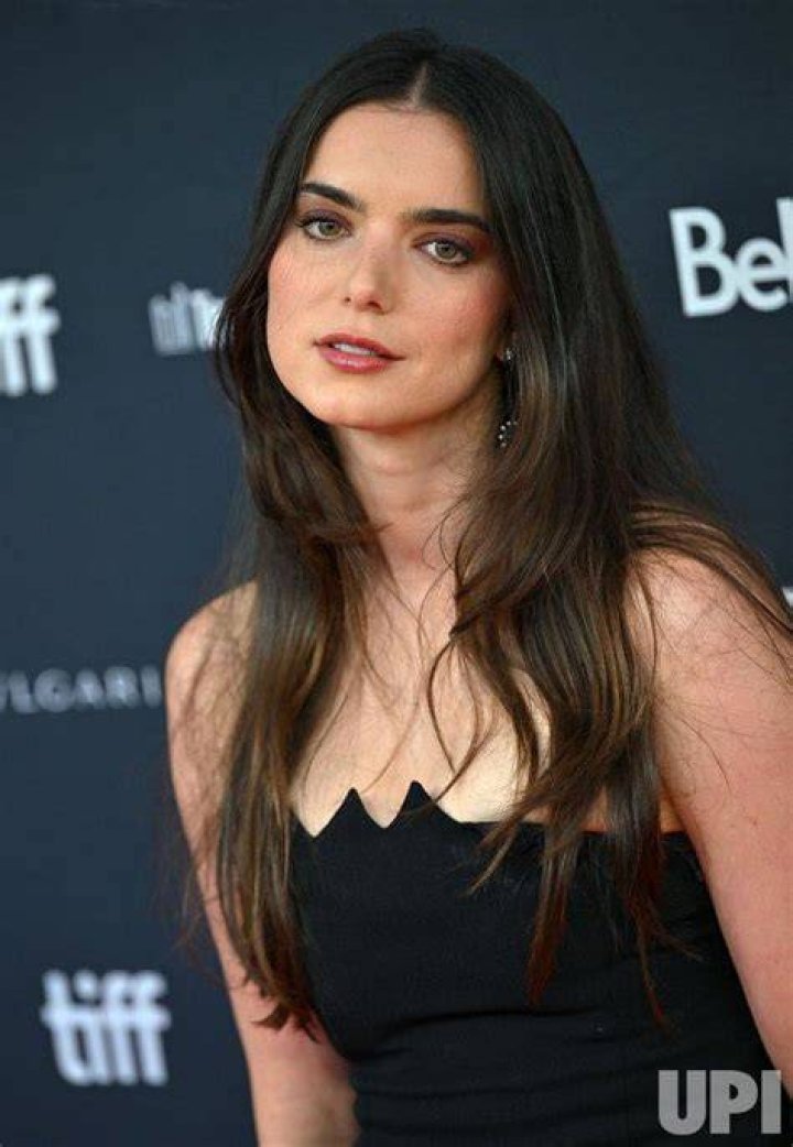 Dylan Gelula Bra Size, Age, Weight, Height, Measurements