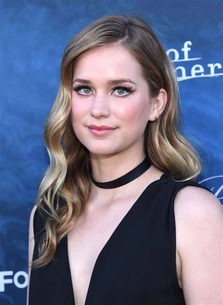 Elizabeth Lail Bra Size, Age, Weight, Height, Measurements