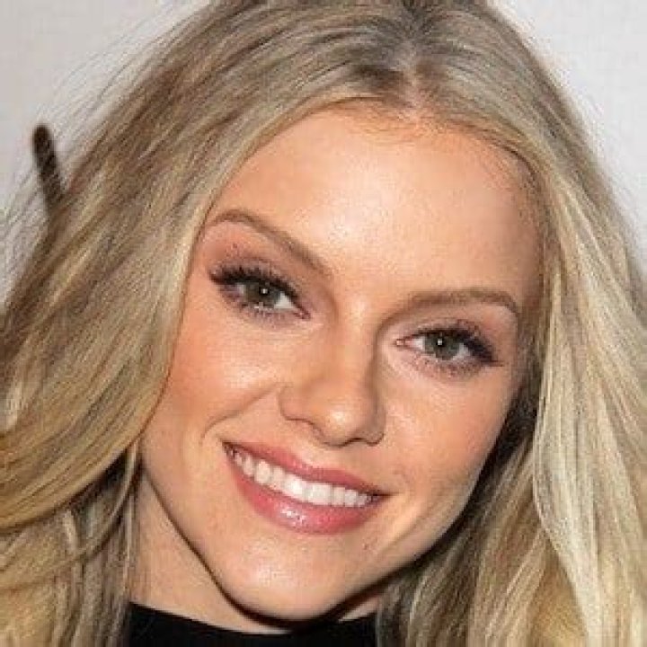 Elle Evans Biography