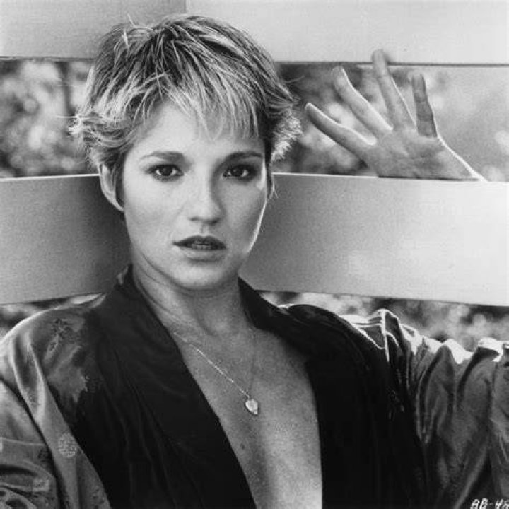 Why did Ellen Barkin sell her jewelry? 1 Ellen Barkin