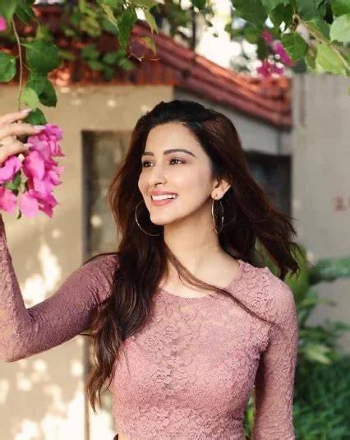 Eshanya Maheshwari Wiki celebzbiography.com