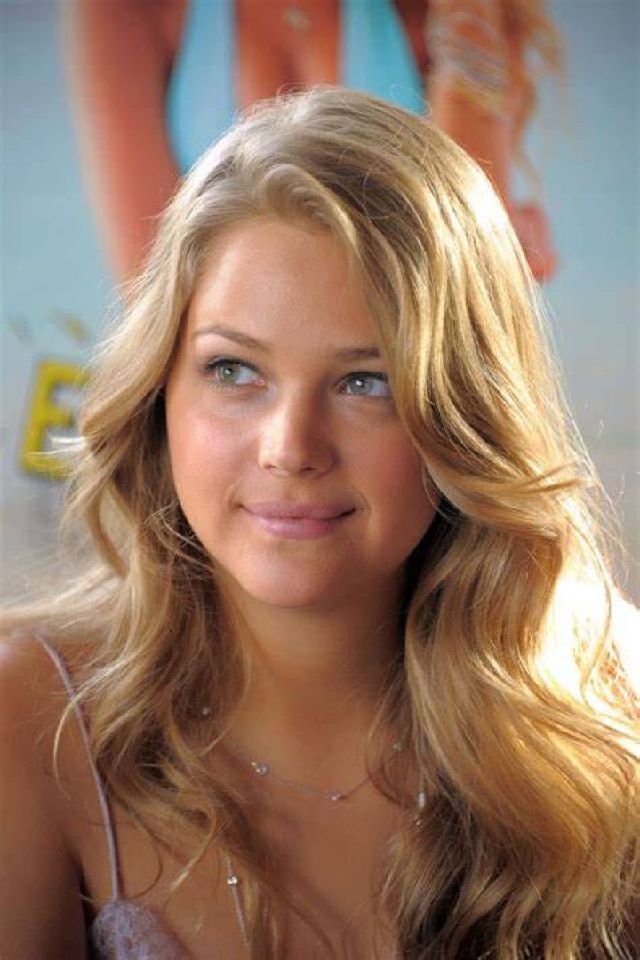 Esti Ginzburg Esti Ginzburg