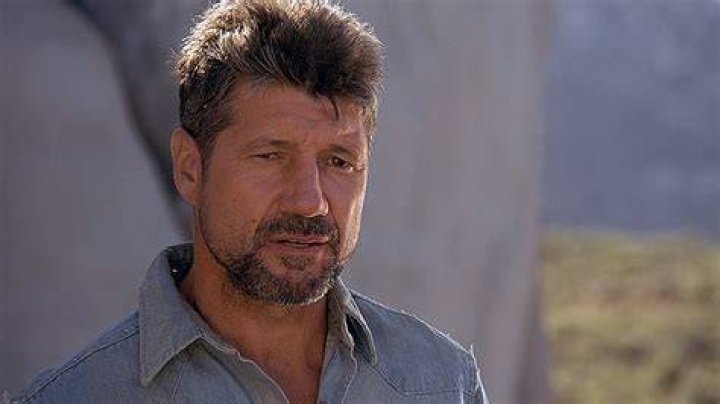 Who did Fred Ward play on GREY's anatomy? 1 fred ward 2