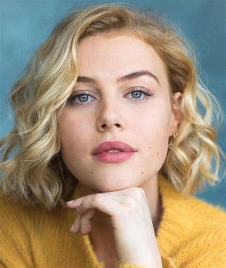 Hannah van der Westhuysen Bra Size, Age, Weight, Height, Measurements