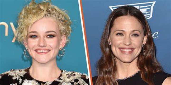 Is Julia Garner related to Jennifer Garner