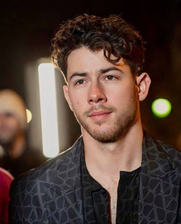 Is Nick Jonas short?