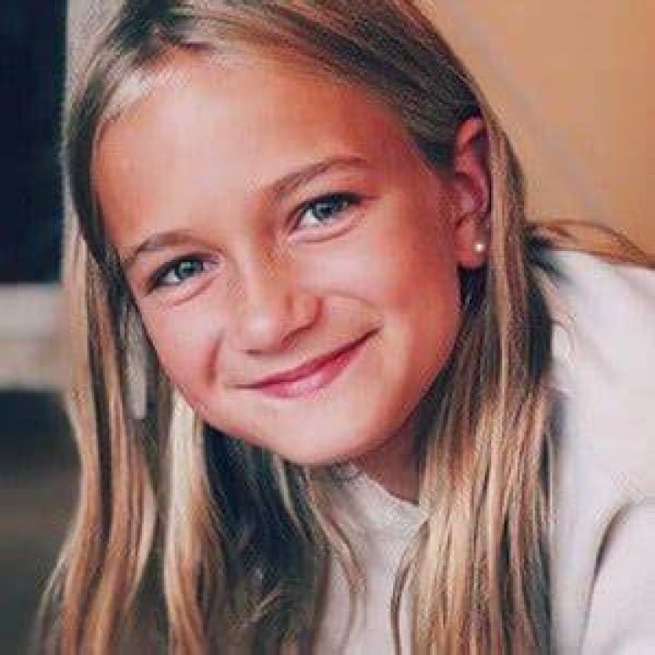 Isla Stanford Photos celebzbiography.com