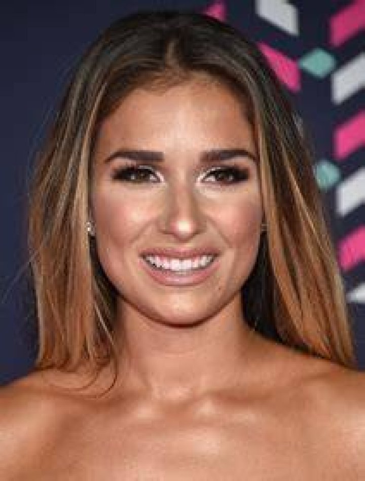 Jessie James Bra Size, Age, Weight, Height, Measurements