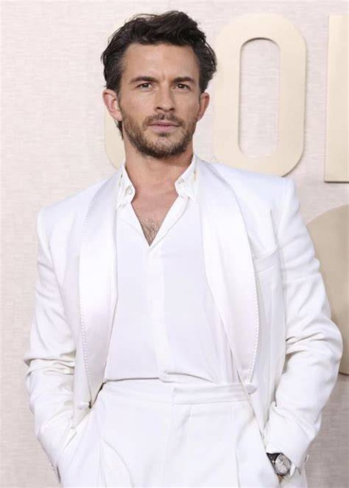 Jonathan Bailey wife: Is Jonathan Bailey married? Who is Jonathan Bailey's partner? 1 Jonathan Bailey 1