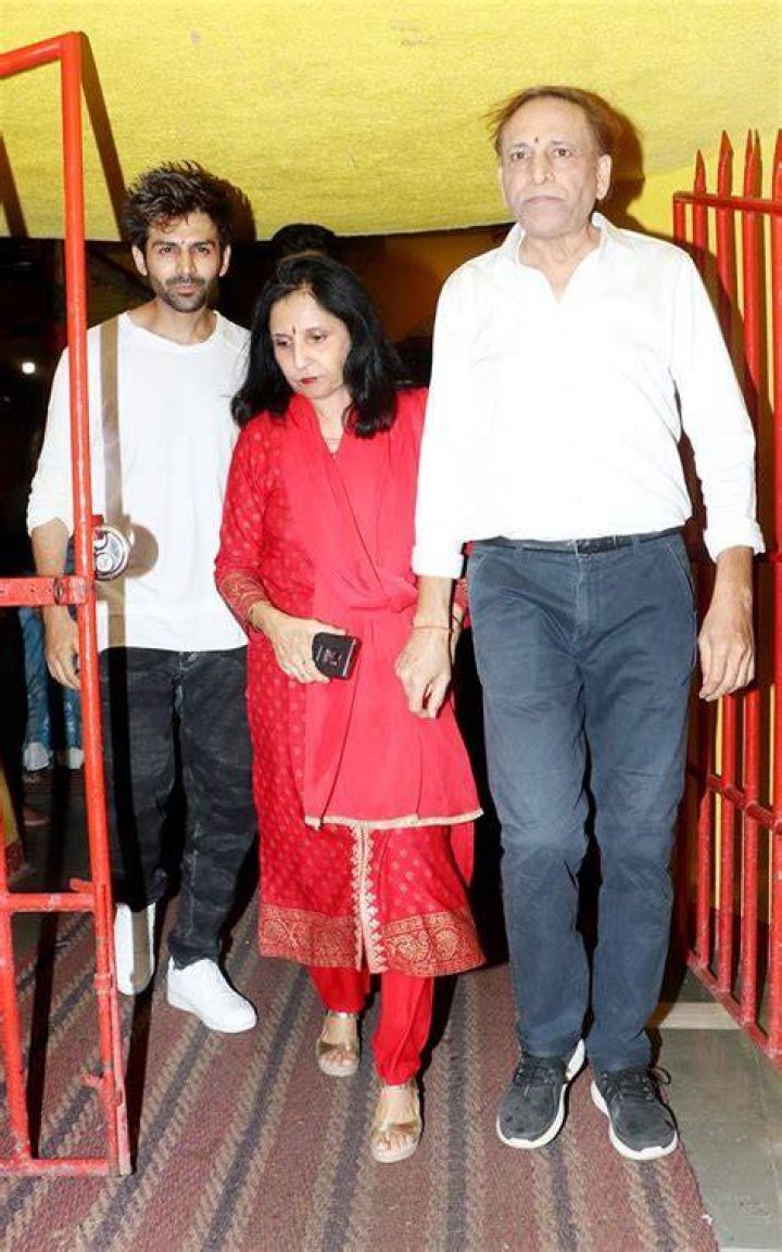 Kartik Vashist Father celebzbiography.com