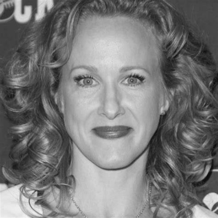 Katie Finneran Net Worth
