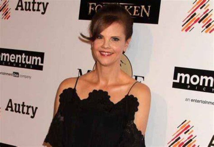 Kiersten Warren Net Worth