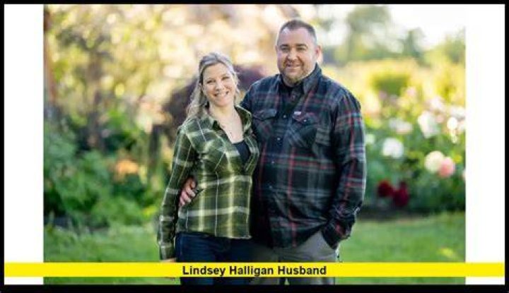 Lindsey Aaron with her husband and kids Lindsey Aaron with her husband and kids