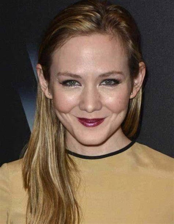 Louisa Krause Bra Size, Age, Weight, Height, Measurements