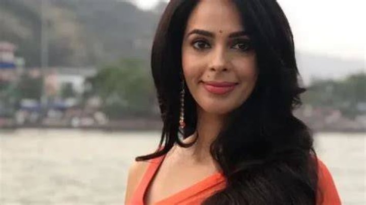 Mallika Sherawat Bra Size, Age, Weight, Height, Measurements