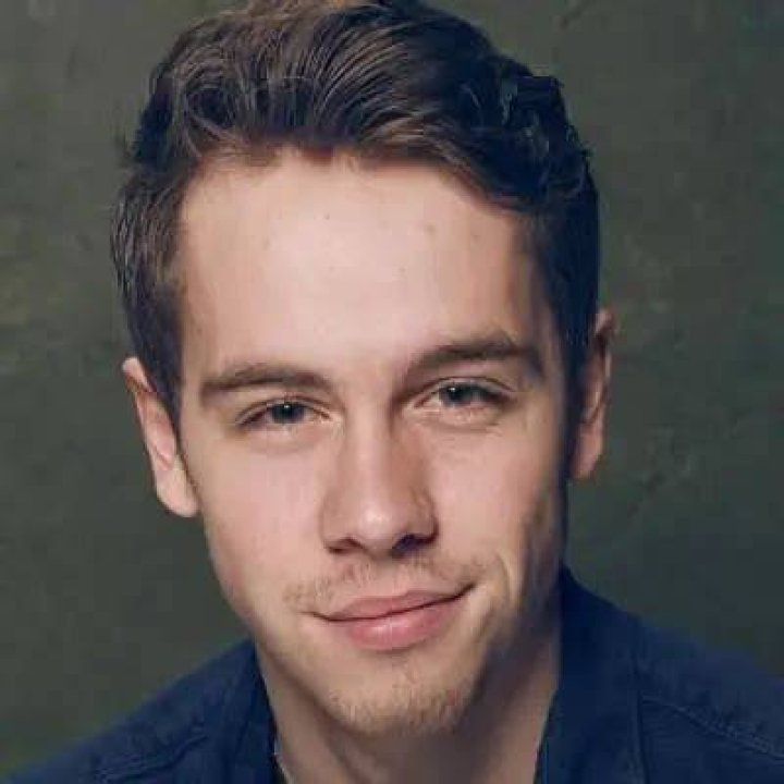 Munro Chambers Age, Weight, Height, Measurements