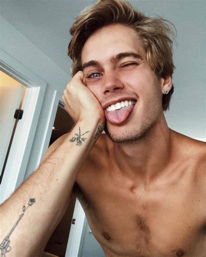 Neels Visser Sister celebzbiography.com