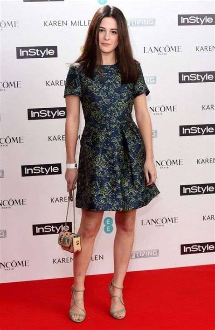 Phoebe Fox Bra Size, Age, Weight, Height, Measurements