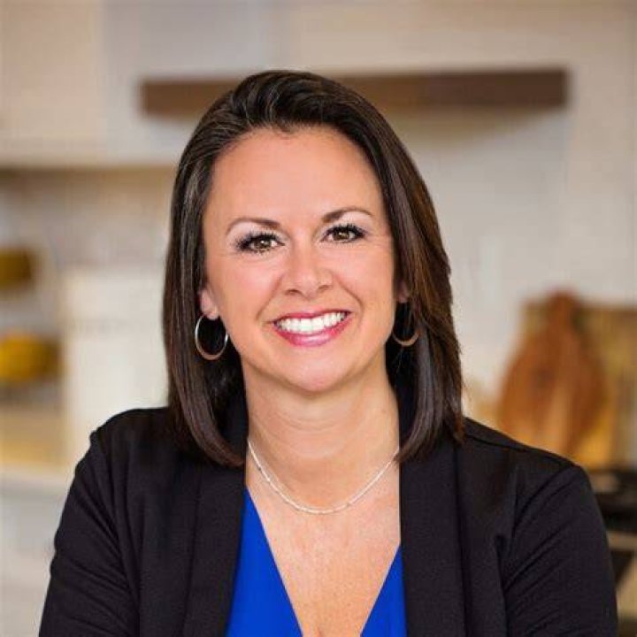 Real Estate Agent Lindsey Aaron Real Estate Agent Lindsey Aaron