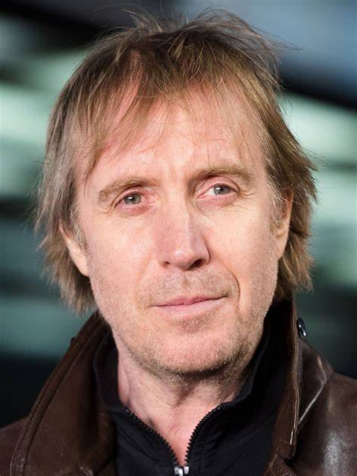 Rhys Ifans siblings: Meet his brother Llŷr Ifans 1 Rhys Ifans Parents 1