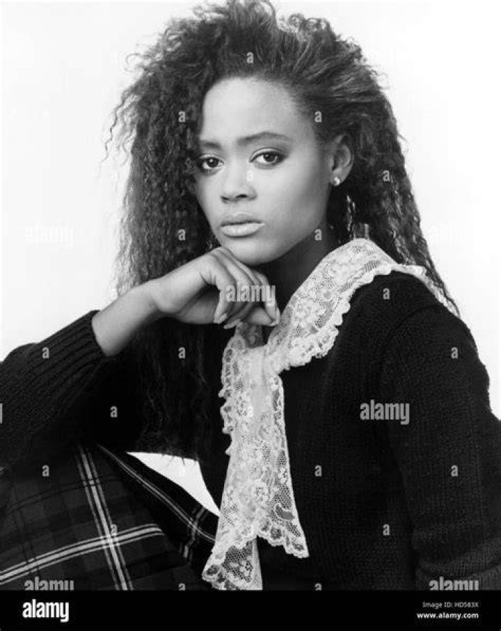 Is Robin Givens still married? What does Robin Givens do today? 1 Robin Givens 2