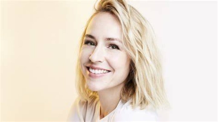 Sarah Goldberg Net Worth