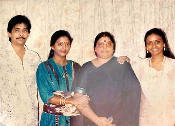 Shanthipriya sister