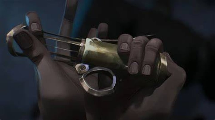 Silco holds his eye-injection device.