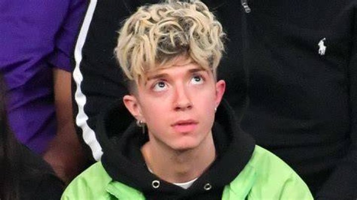 Singer Jack Avery