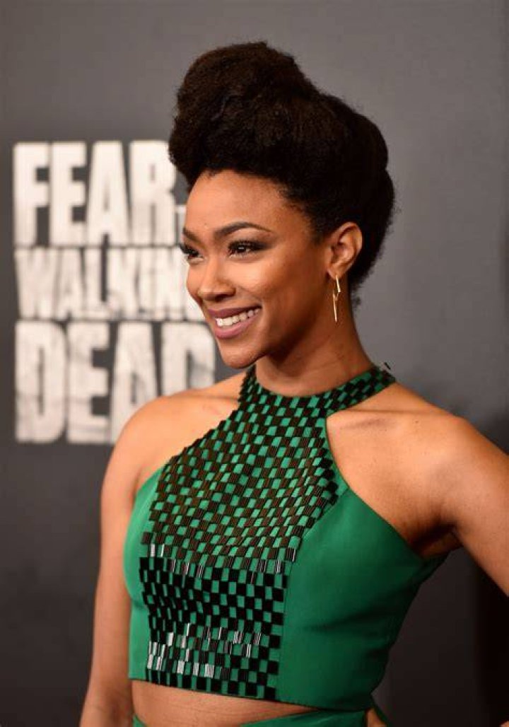 Sonequa Martin-Green Bra Size, Age, Weight, Height, Measurements