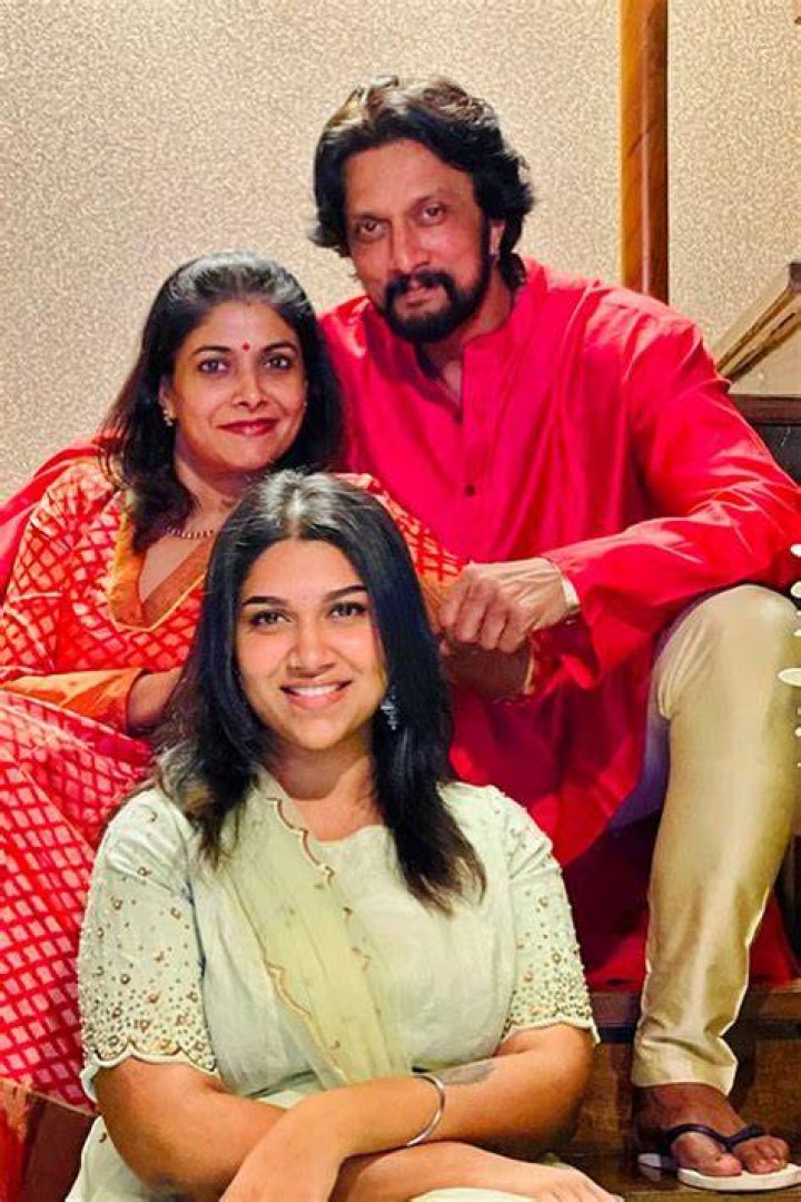 Sudeep Manwatkar Family celebzbiography.com