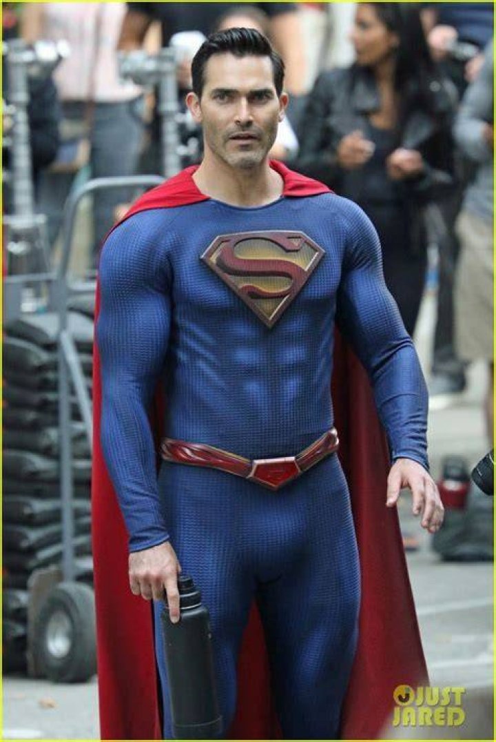 Tyler Hoechlin's Superman grins at an adoring crowd as he steps out of a car in a photo from Superman & Lois season 2