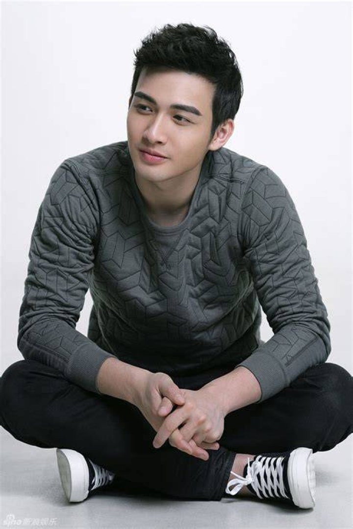 Vin Zhang Biography